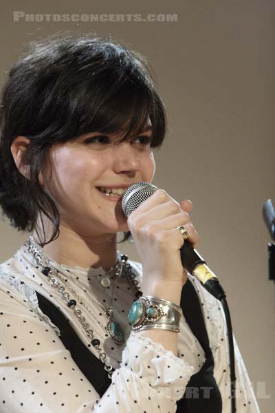 SOKO - 2007-04-03 - PARIS - Centre Culturel Suedois - 